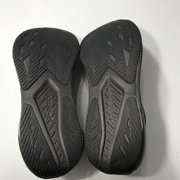 Athletic_Shoes